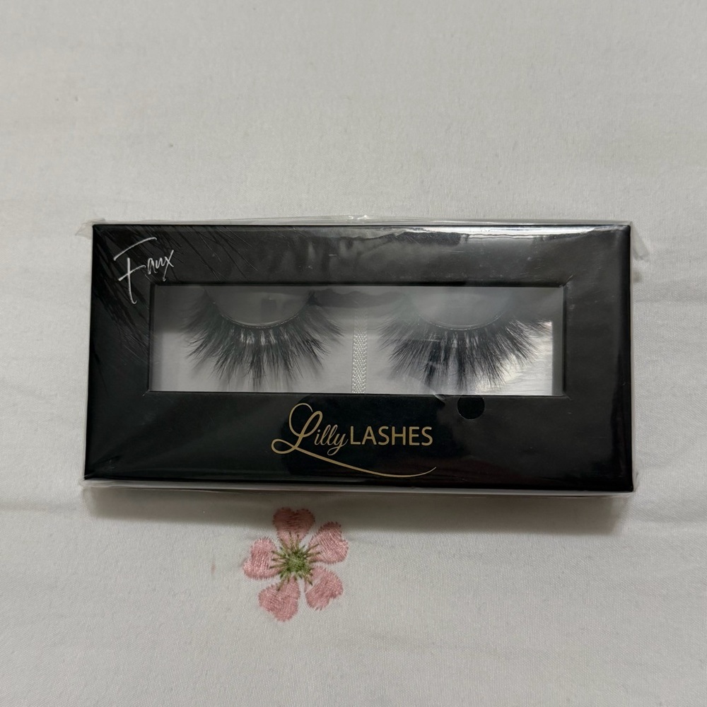 Lilly Lashes 3D faux mink lashes style Miami